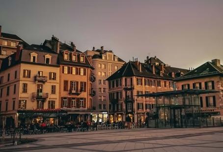 Bannière Genèse Patrimoine : Le Choix de Confiance pour les Résidents de Chambéry